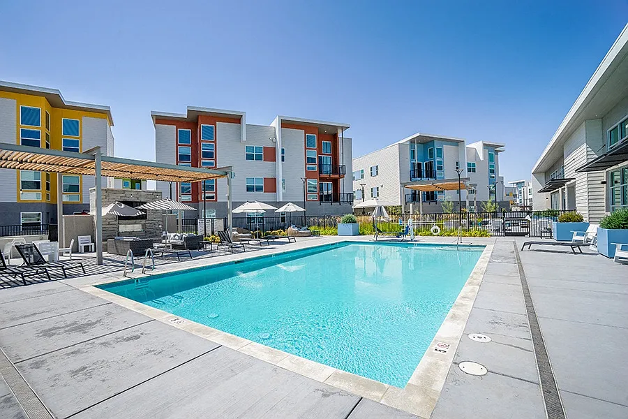 HUB APARTMENTS — Photo 4