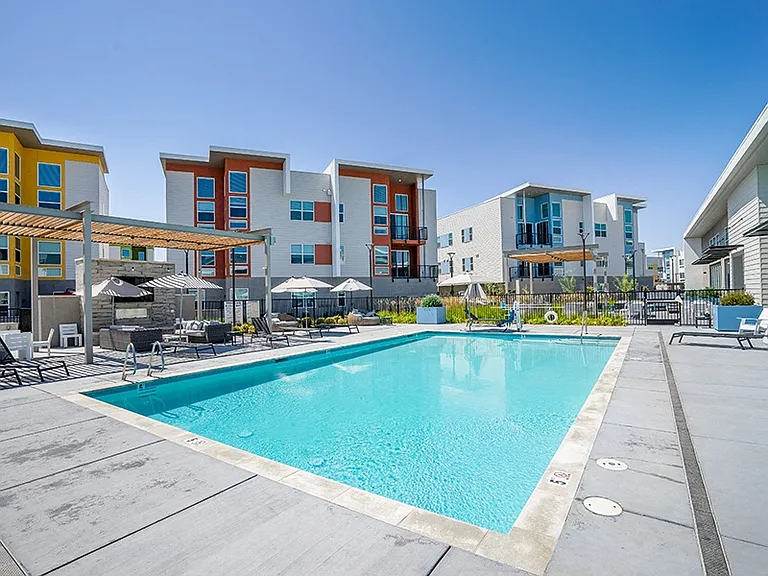 HUB APARTMENTS — Photo 4