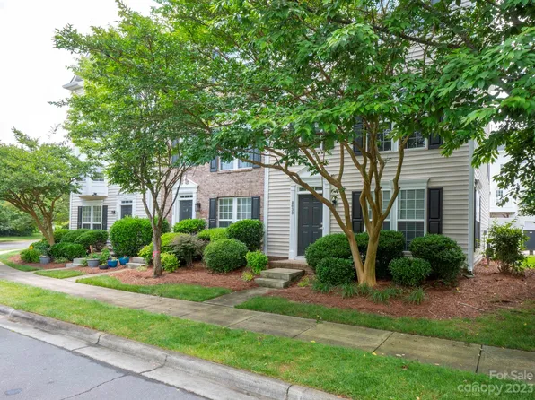 8033 Bristle Toe Ln, Charlotte, NC 28277