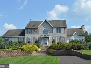 26 Wulaton Rd, Kintnersville, PA 18930