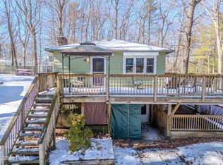 111 Hemlock Dr, Dingmans Ferry, PA 18328