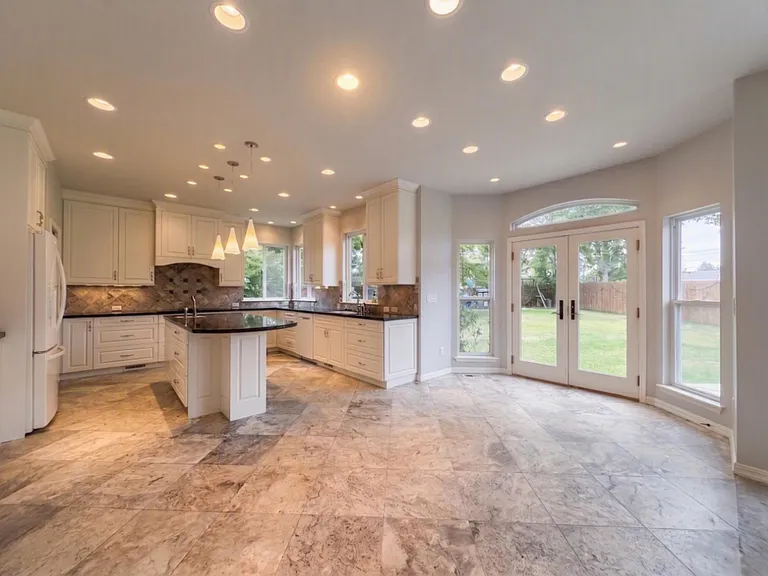 12633 W Roseglen Ct — Photo 3
