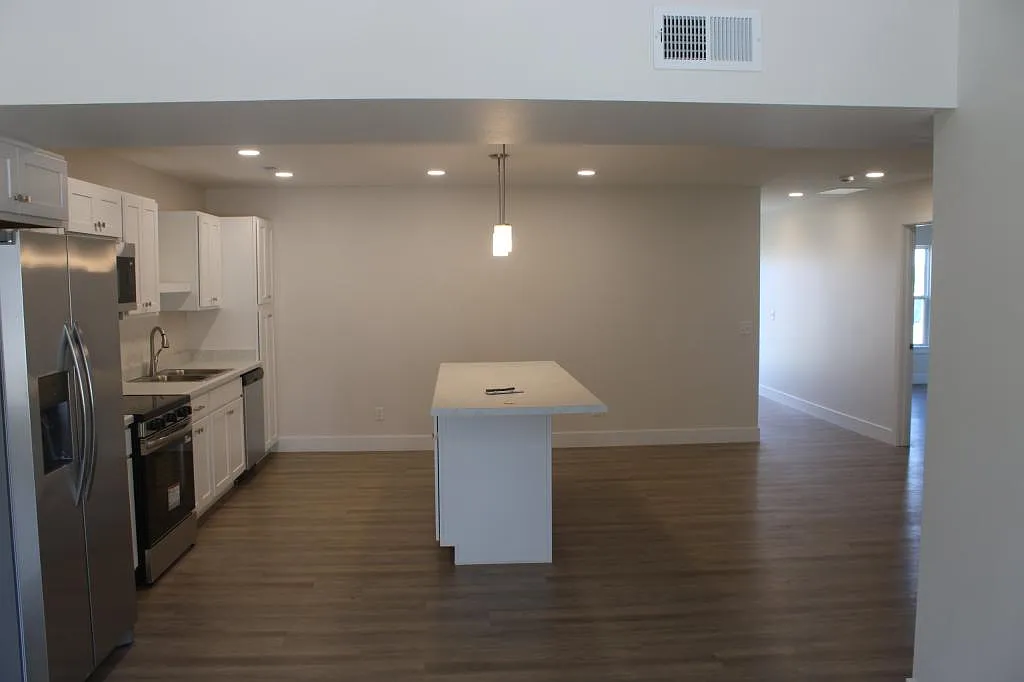1103 Emerald Cv Dr — Photo 2