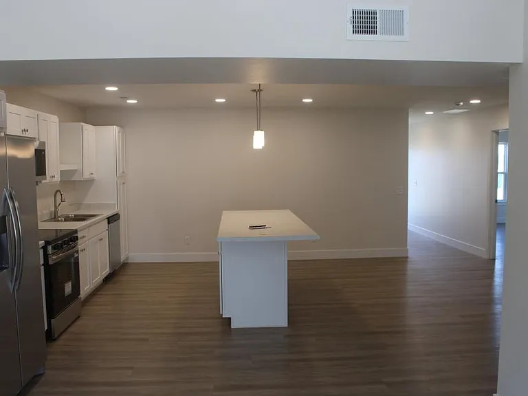 1103 Emerald Cv — Photo 2
