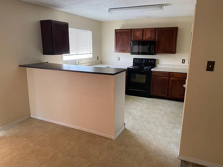 8103 Zephyr Ct — Photo 11
