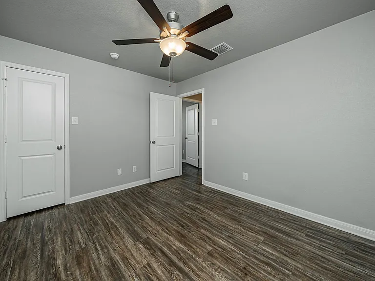 1368 Kingsgate Dr — Photo 42