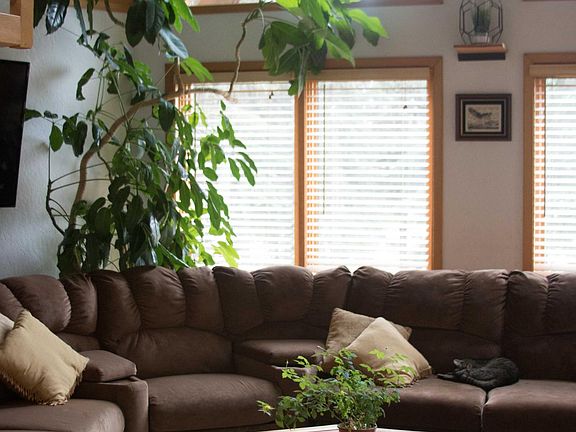 Living room, 2 reclining, 1w/heat.1 queen hideabed sectional, big screen tv, etc.