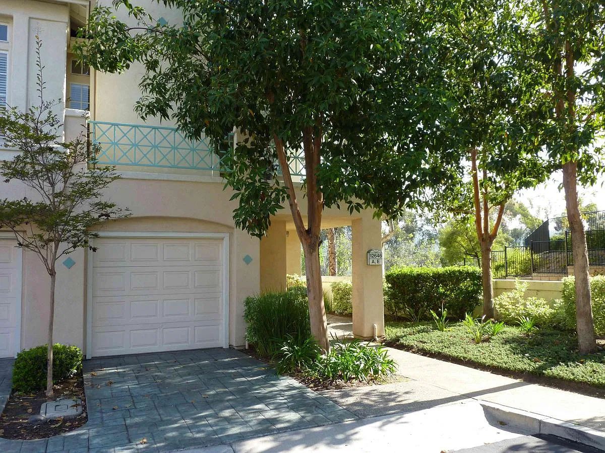 2 bed, 1100 sqft, $3,035 — Photo 2