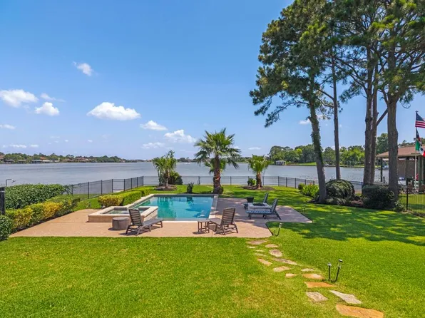 217 Lakeshore Dr, Seabrook, TX 77586