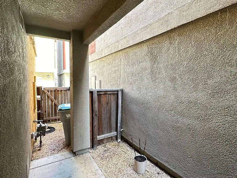 789 Carbon Ct — Photo 22