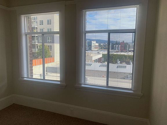 2nd image of 498 25th St APT 26
