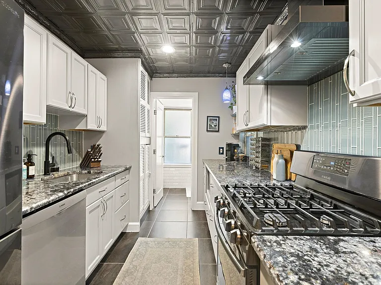421 Adams St #2R — Photo 10