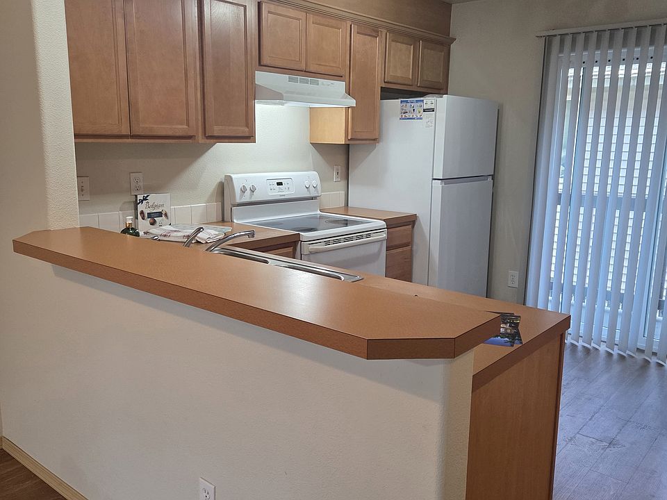1st image of 11933 SE Oak St APT 204