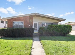8441 W Madison Dr, Niles, IL 60714