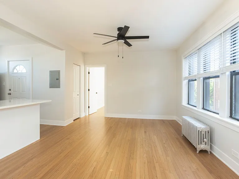 2613 W Berwyn Ave — Photo 13