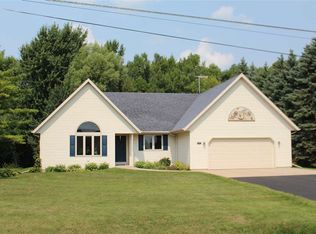 5830 W Sandra Dr, Appleton, WI 54913