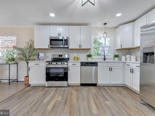 22580 Joan Dr, California, MD 20619