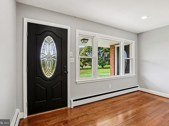 5th image of 15474 Roxbury Rd