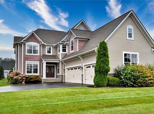 17581 Gates Landing Dr, Chagrin Falls, OH 44023