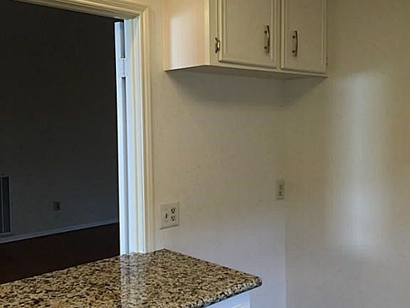 4th image of 2215 Cherry Bend Dr