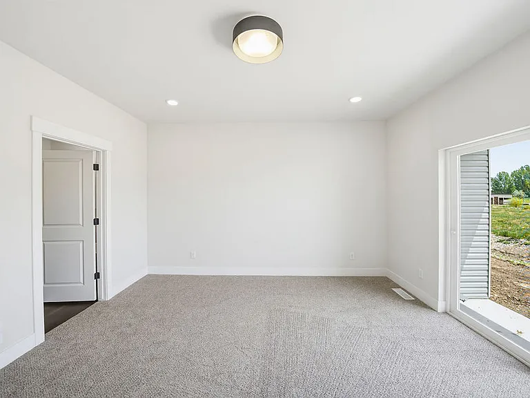 445 E River Ln — Photo 25
