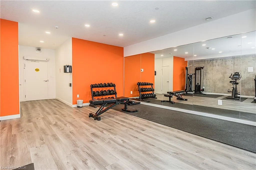 1 bed, 1.0 bath, 732 sqft, $1,900 — Photo 4