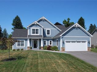 18 Aldrich Gln, Fairport, NY 14450