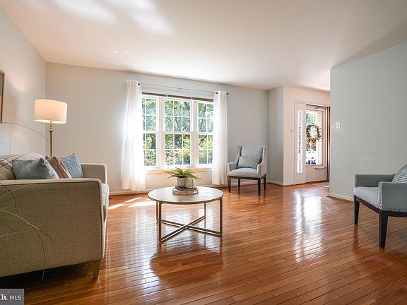 5th image of 12 Sweetgum Ct