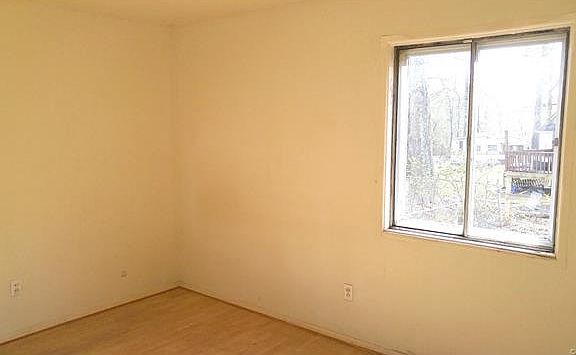 5th image of 143 Labrook Dr