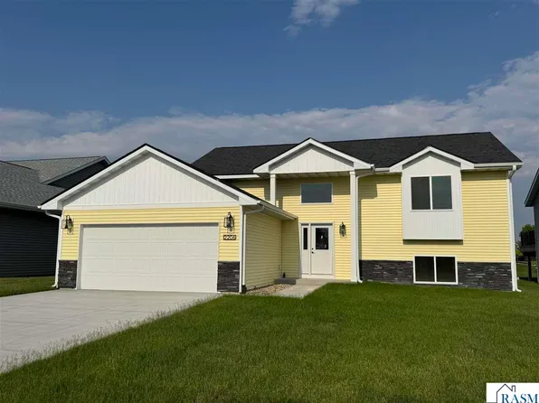 2206 Anchorage Dr, North Mankato, MN 56003