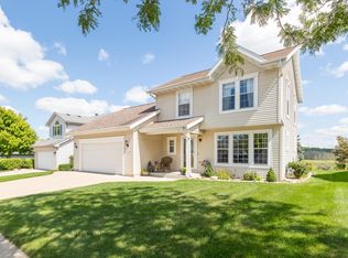1176 Saint Kilian Pkwy, Hartford, WI 53027