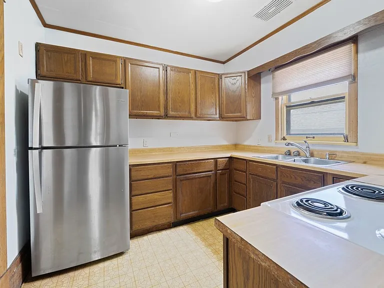 513 W 22nd St — Photo 5