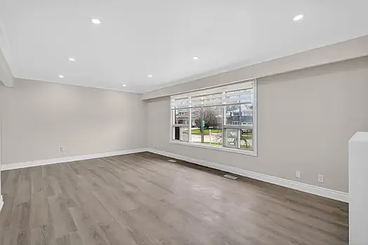 53 Nicklin Cres — Photo 13