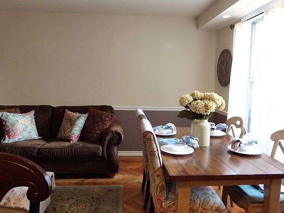 dining space alt. view