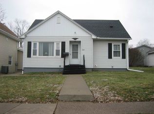 3112 N 2nd St, Clinton, IA 52732