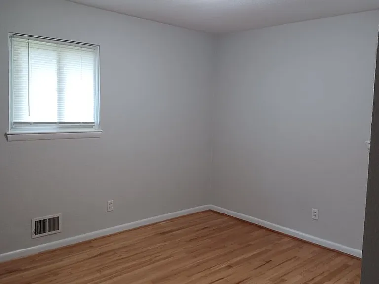 428 Lynn Shores Dr — Photo 12