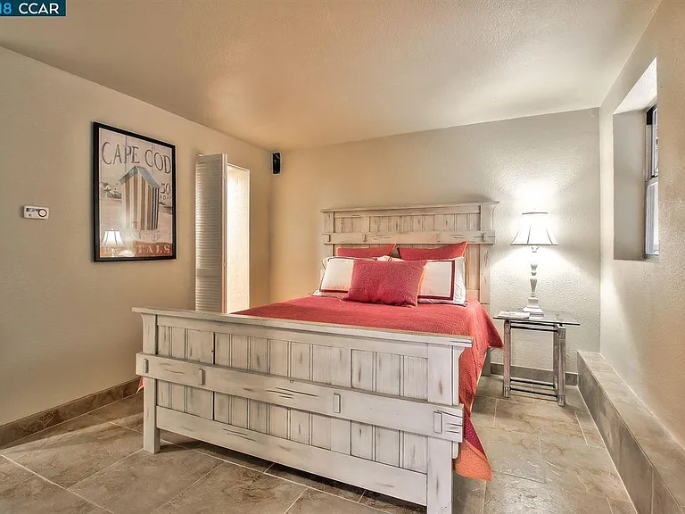 136 Moraga Way #B — Photo 7