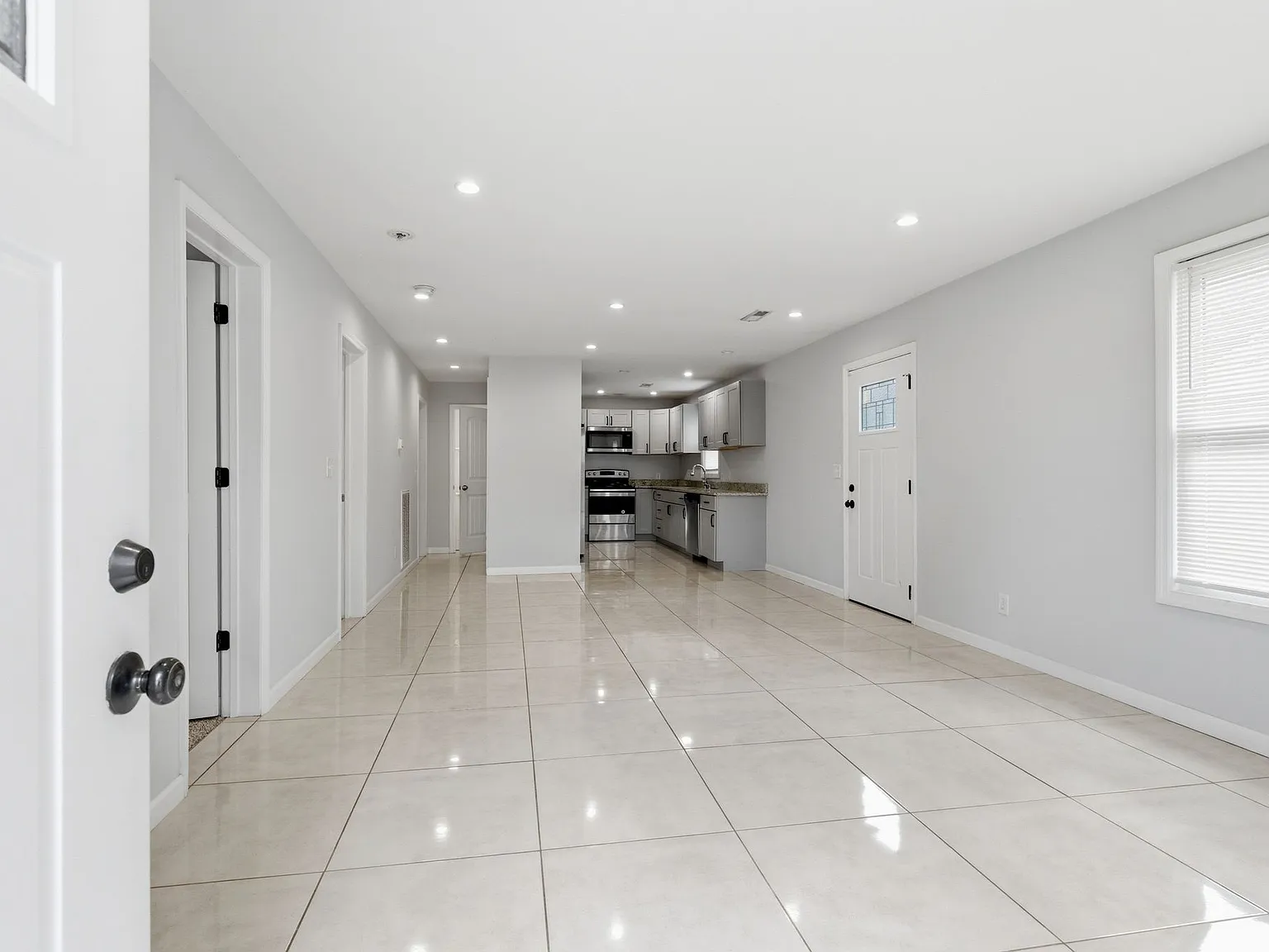 3 bed, 1200 sqft, $2,200 — Photo 4
