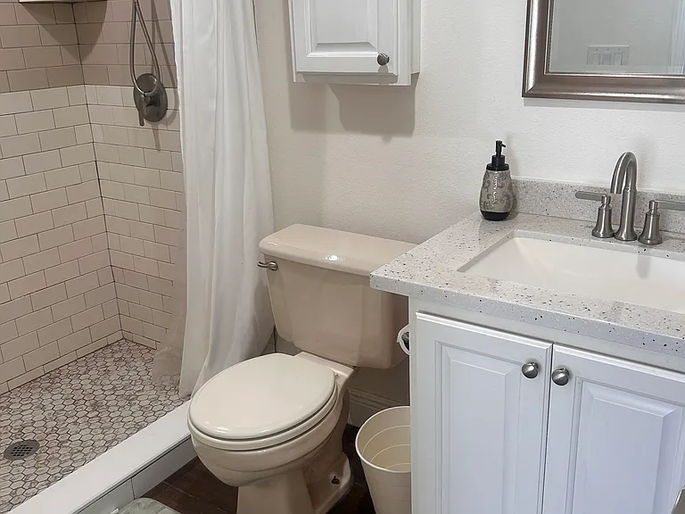 6330 Memorial Hwy #1 — Photo 3