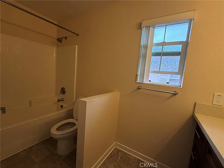 242 S Redwood Ave #C — Photo 10