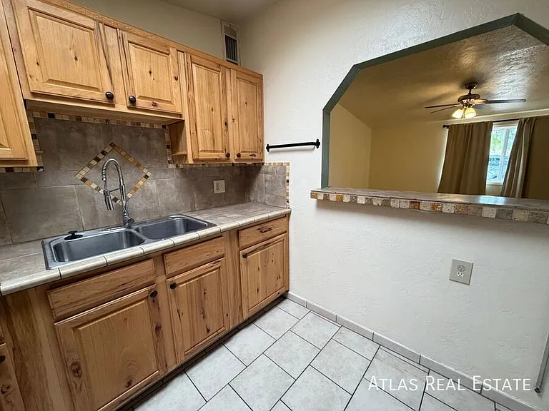 1932 S Campbell Ave — Photo 31