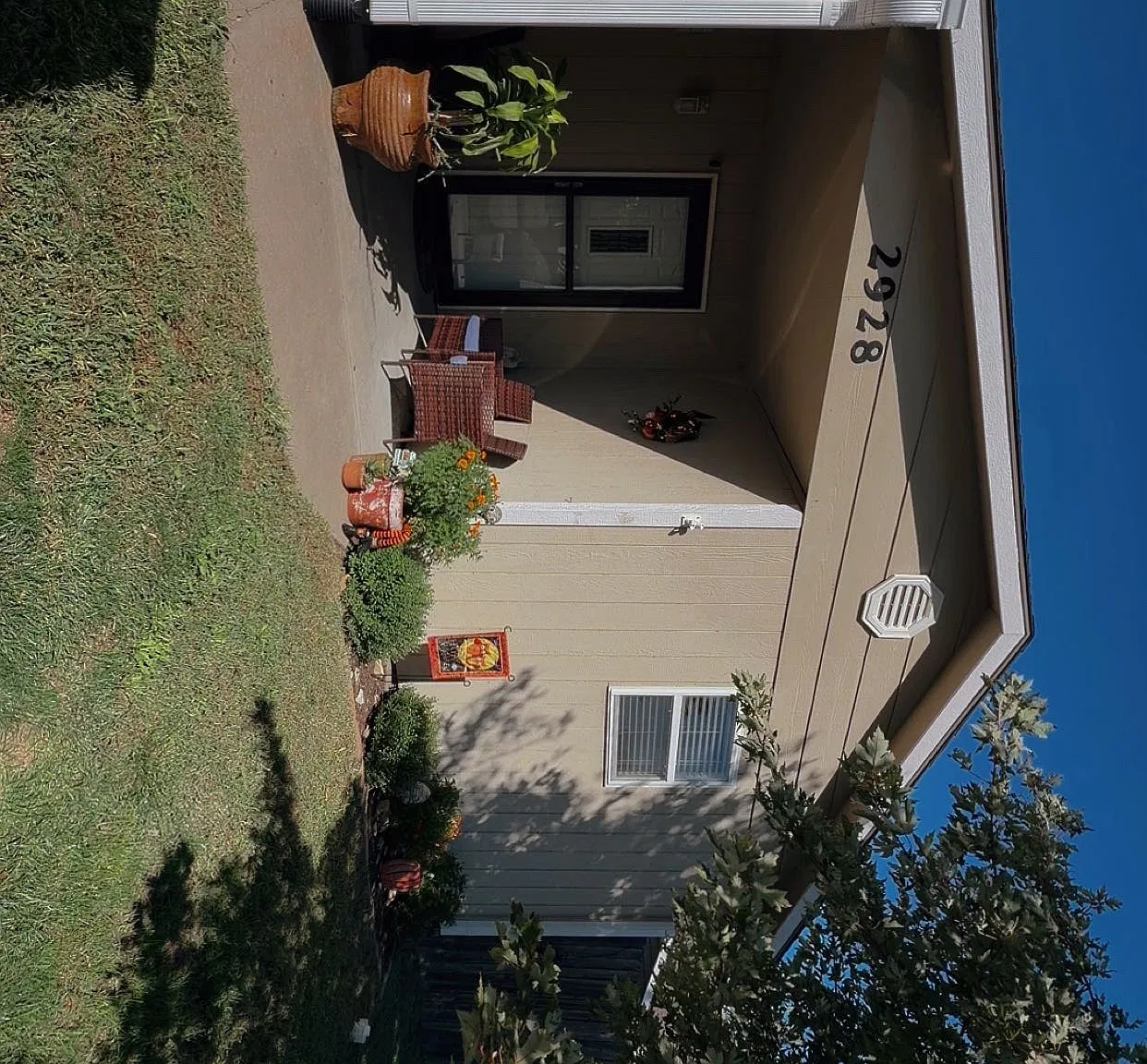 3 bed, 1296 sqft, $2,100 — Photo 1