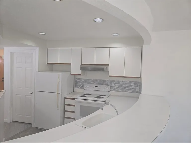 165 Cottage St #706 — Photo 11