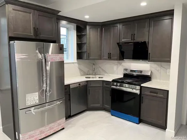 6139 231st St, Flushing, NY 11364