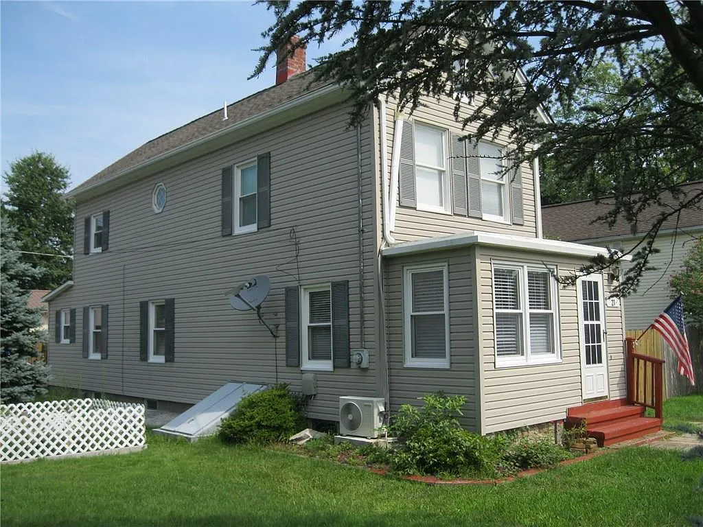 21 Railroad Ave photo 1