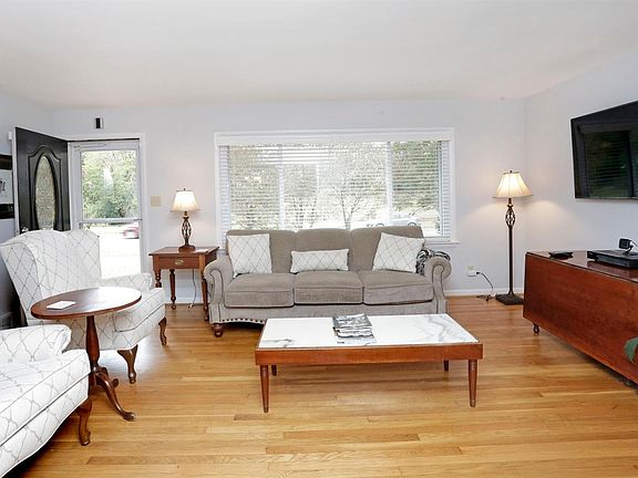 4th image of 797 Zandale Dr