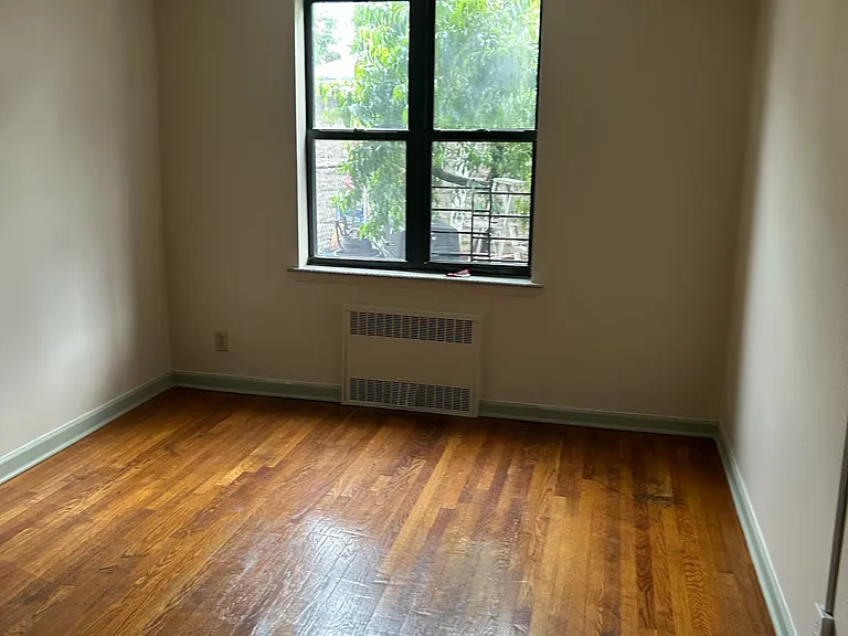 1462 E 48th St #1 — Photo 5