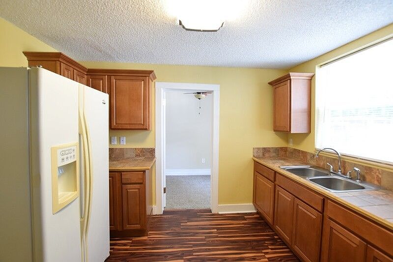 1st image of 146 E Voorhis Ave APT 4