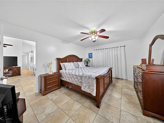 4th image of 5809 Seagrape Dr