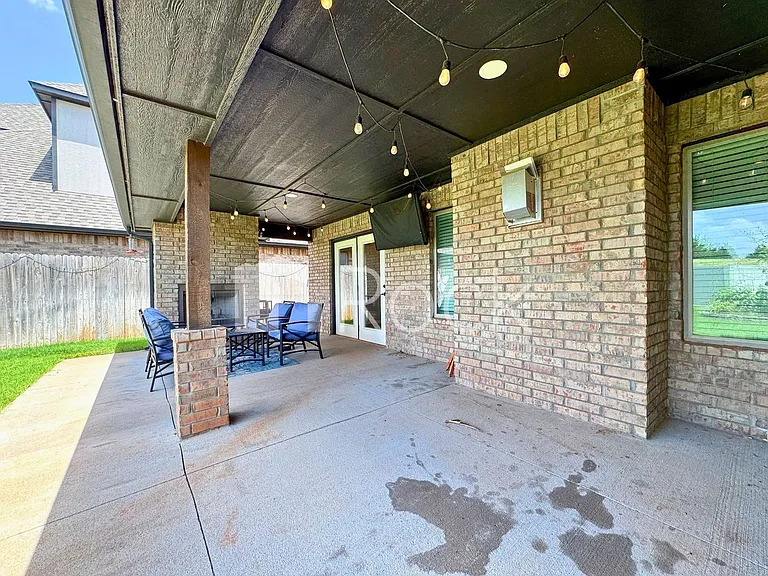 19113 Grove Pkwy — Photo 49